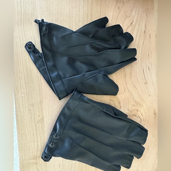 Balthazar Bratt Outfit from Despicable Me - Picture 9 of 12